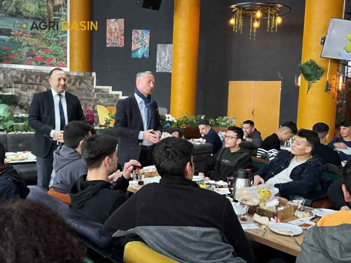 Ağrı Milli Eğitim Müdürü Hasan Kökrek, Öğrencilerle Kahvaltıda Buluştu