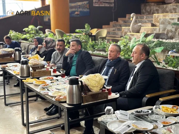 Ağrı Milli Eğitim Müdürü Hasan Kökrek, Öğrencilerle Kahvaltıda Buluştu