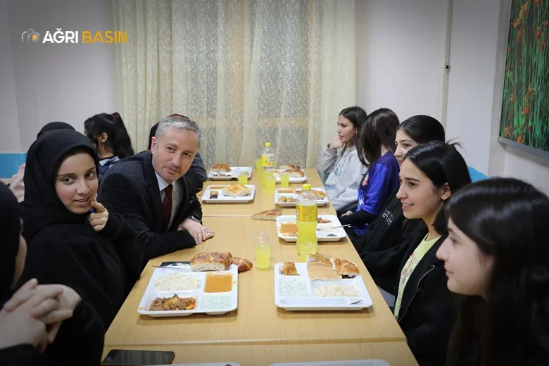 Hasan Kökrek, Öğrencilerle İftar Programında Buluştu