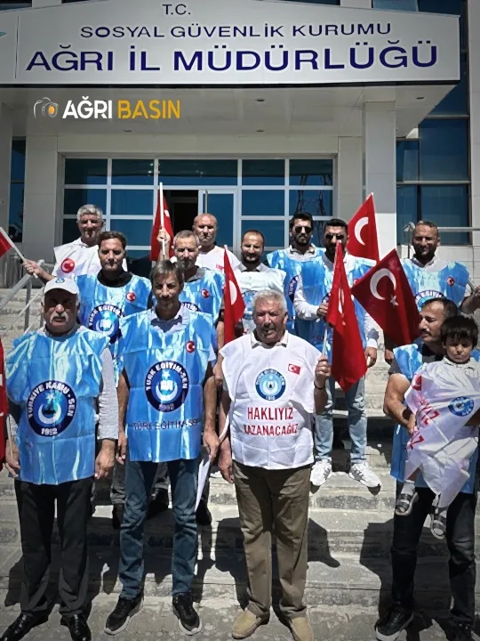 Türkiye Kamu-Sen Ağrı'da İş Bırakma Eylemi Gerçekleştirdi
