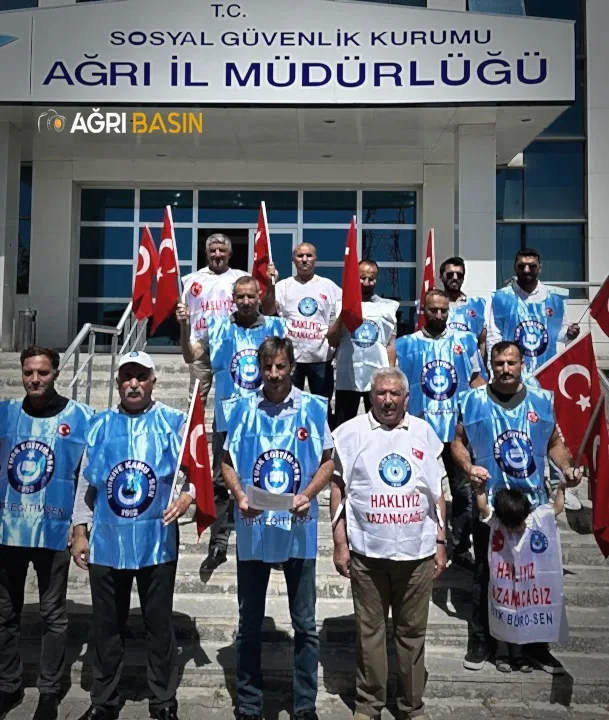 Türkiye Kamu-Sen Ağrı'da İş Bırakma Eylemi Gerçekleştirdi