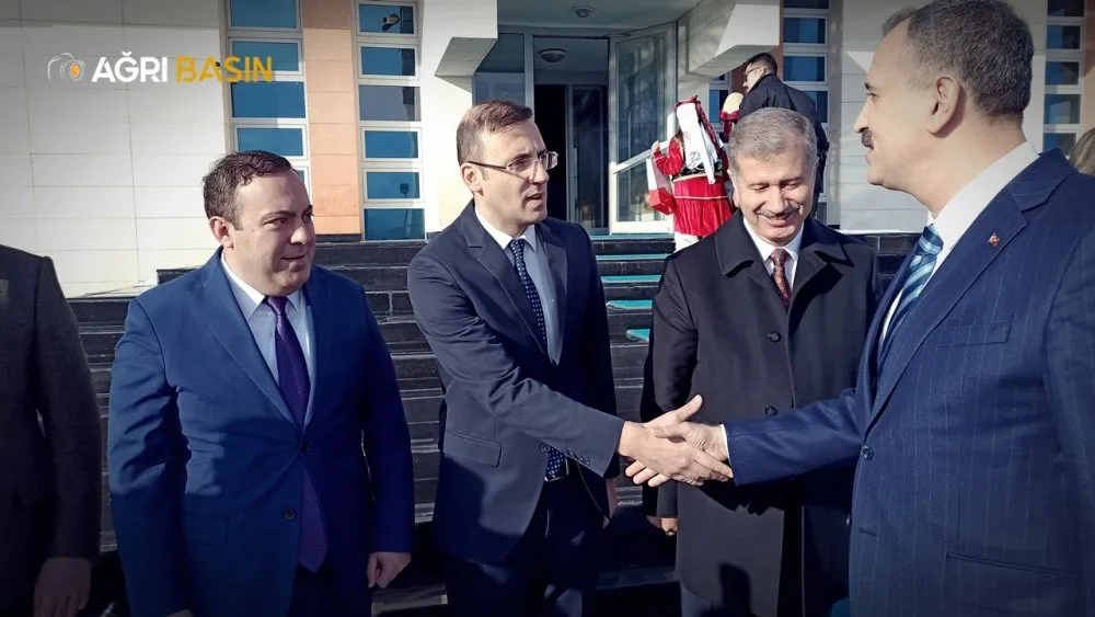 Ağrı Valisi Önder Bozkurt Görevine Başladı