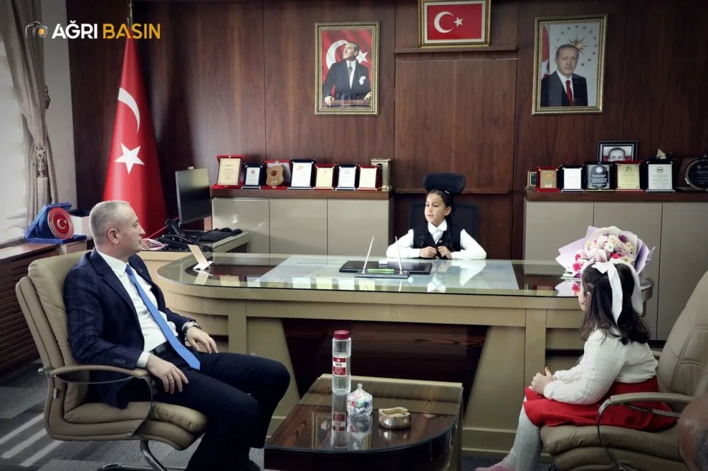 Müdür Kökrek 23 Nisan’da Koltuğu Çocuklara Devretti