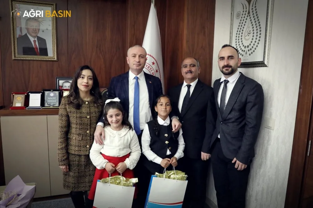 Müdür Kökrek 23 Nisan’da Koltuğu Çocuklara Devretti
