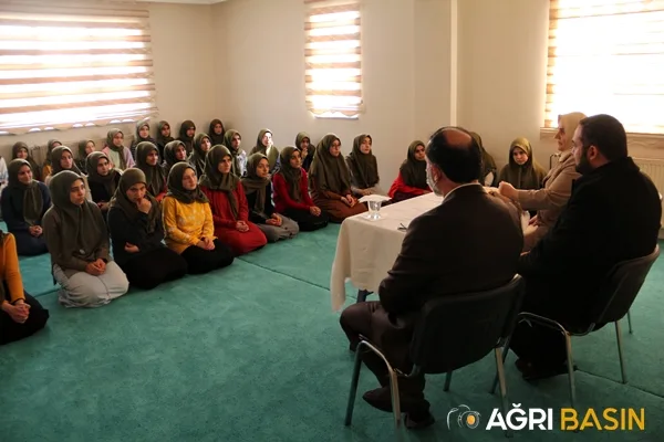 Sedide Akbulut Ağrı'da 4-6 yaş Kur’an kurslarını ziyaret etti
