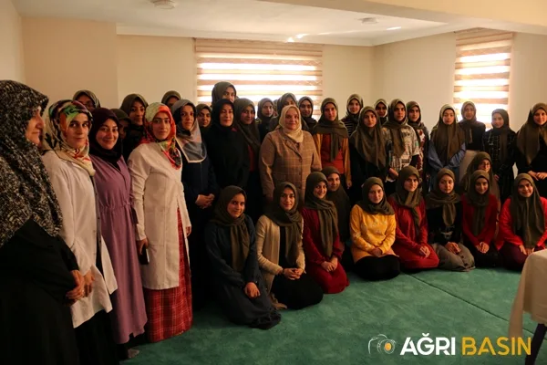 Sedide Akbulut Ağrı'da 4-6 yaş Kur’an kurslarını ziyaret etti