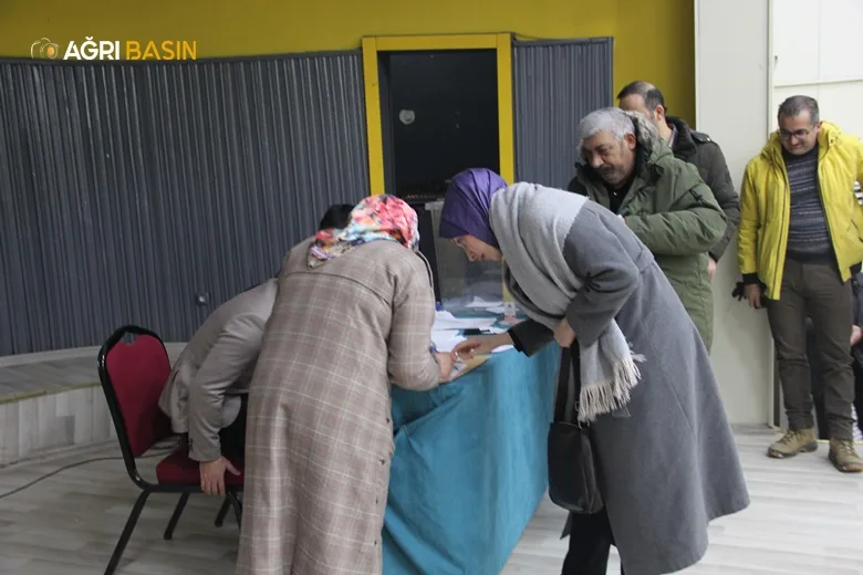 Büro Memur-Sen Ağrı Şube Başkanı Emrah Yıldız Güven Tazeledi