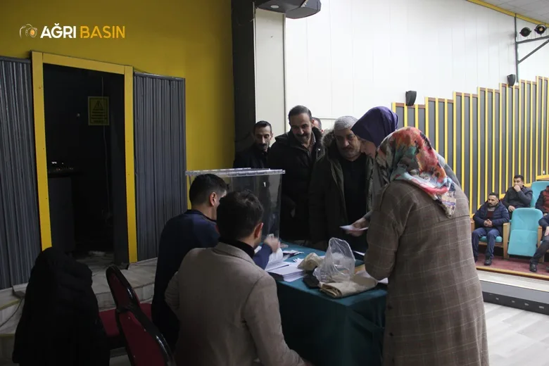 Büro Memur-Sen Ağrı Şube Başkanı Emrah Yıldız Güven Tazeledi