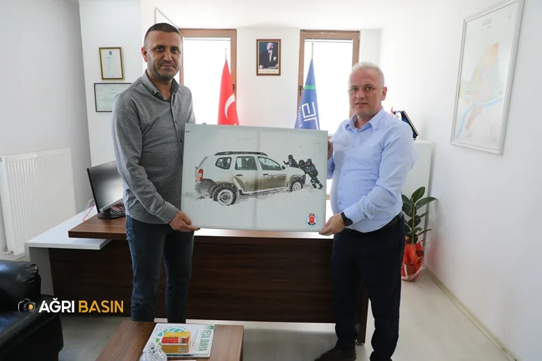 Ağrı Çalışan Gazeteciler Cemiyeti'nden Ofluoğlu'na ziyaret