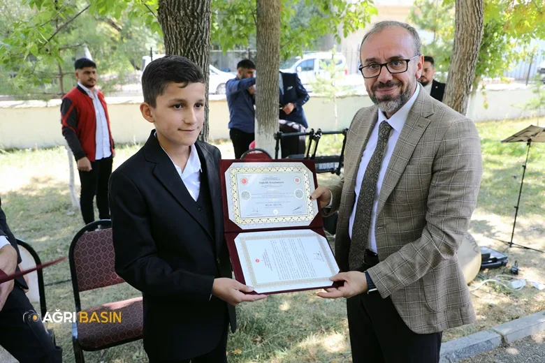 Ağrı'da hafızlık eğitimini tamamlayan öğrenciler için Mezuniyet Programı
