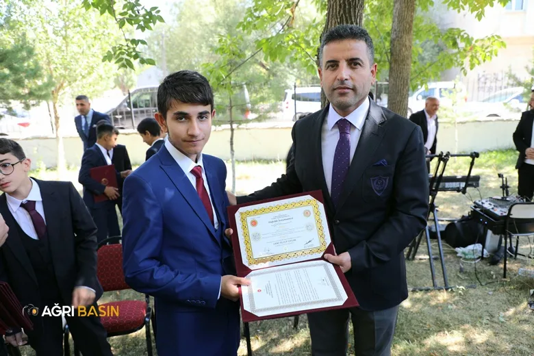 Ağrı'da hafızlık eğitimini tamamlayan öğrenciler için Mezuniyet Programı