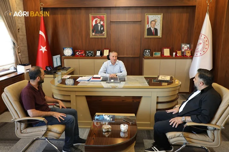 Ağrı Peygamber Sevdalıları Derneği'nden Hasan Kökrek'e teşekkür ziyareti