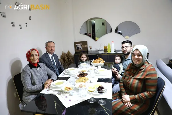 Hasan Kökrek öğretmen Şencan çiftinin iftar sofrasına konuk oldu