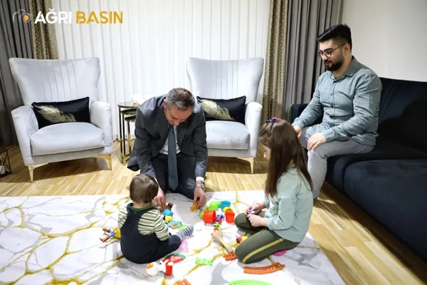 Hasan Kökrek öğretmen Şencan çiftinin iftar sofrasına konuk oldu