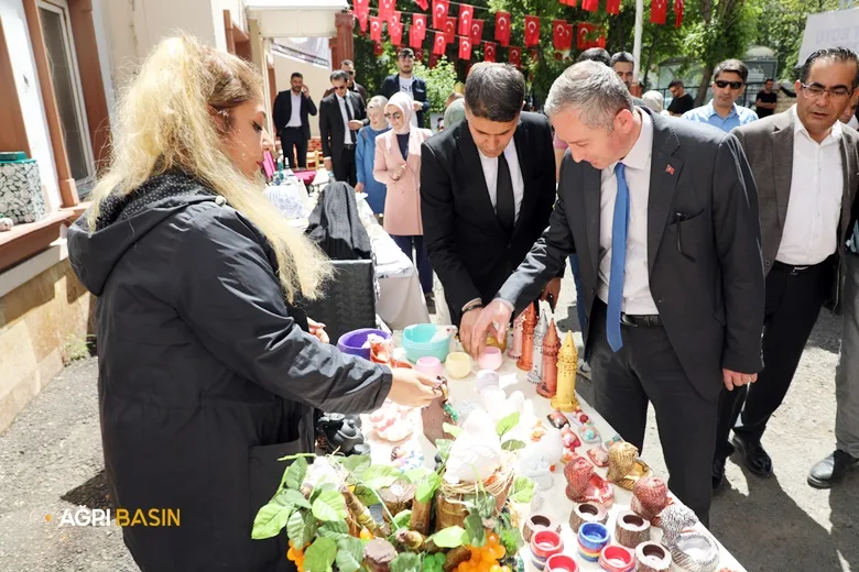 Ağrı’da Hayat Boyu Öğrenme Şenliği düzenlendi