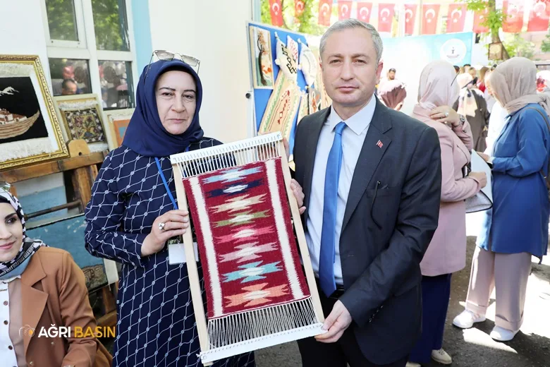 Ağrı’da Hayat Boyu Öğrenme Şenliği düzenlendi