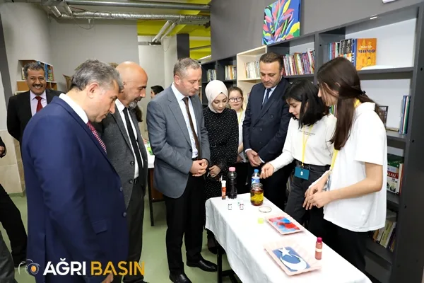 Ağrı'da TÜBİTAK 4006 Bilim Fuarı açıldı