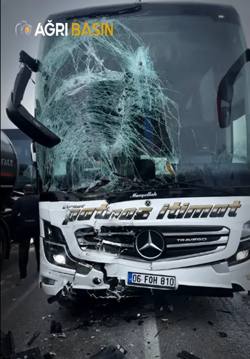 Patnos İtimatında olduğu zincirleme kazada: 2 ölü, 9 yaralı