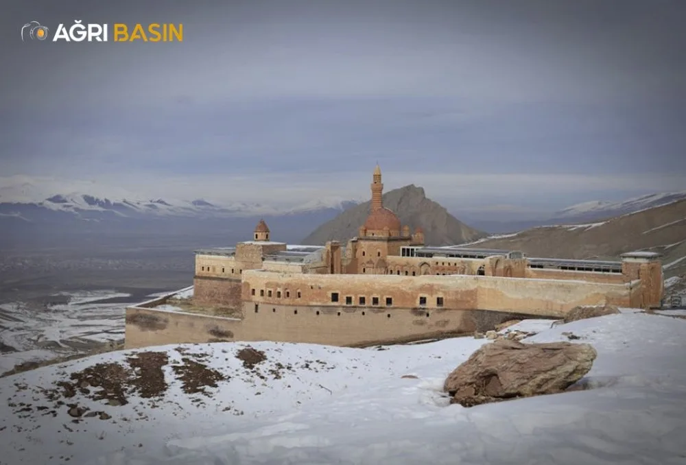 Tarihi İshak Paşa Sarayı Karlar Altında