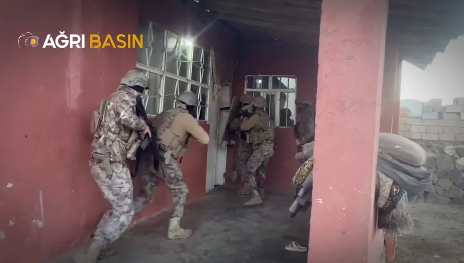 Ağrı Merkezli 3 İlde Göçmen Kaçakçılığı Operasyonu
