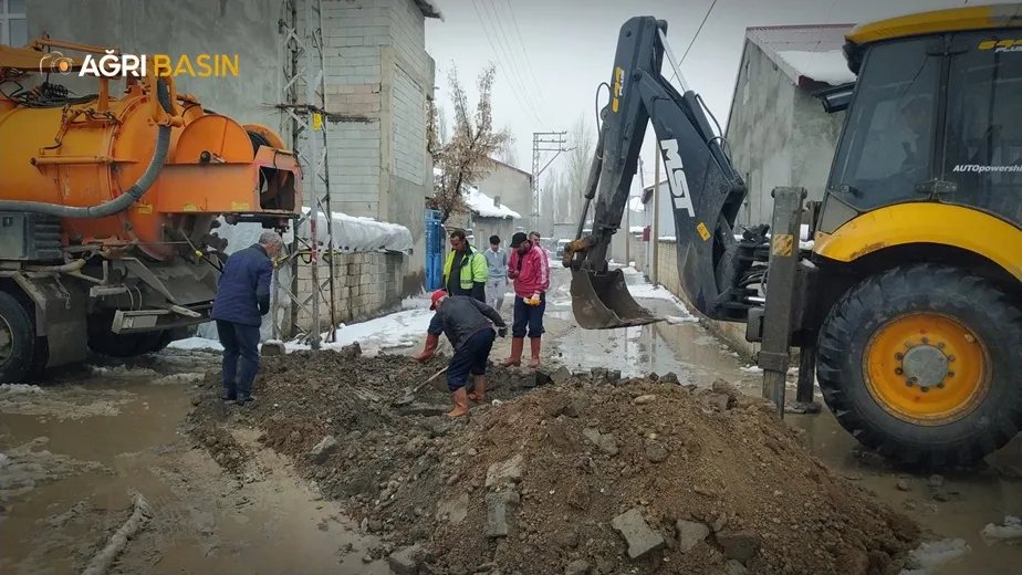 Ağrı Belediyesi'nden Nisan Ayında Karla Mücadele