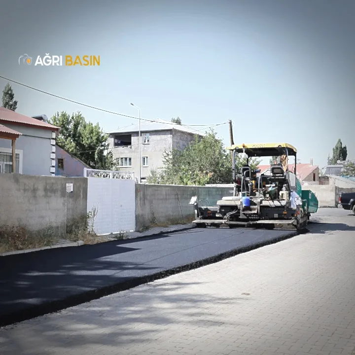Ağrı’da asfalt çalışmaları hız kesmeden sürüyor