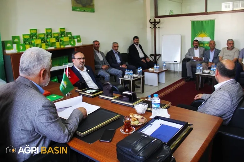HÜDA PAR Genel Başkanı Zekeriya Yapıcıoğlu Ağrı'da halkla buluştu
