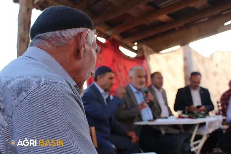 HÜDA PAR Genel Başkanı Zekeriya Yapıcıoğlu Ağrı'da halkla buluştu