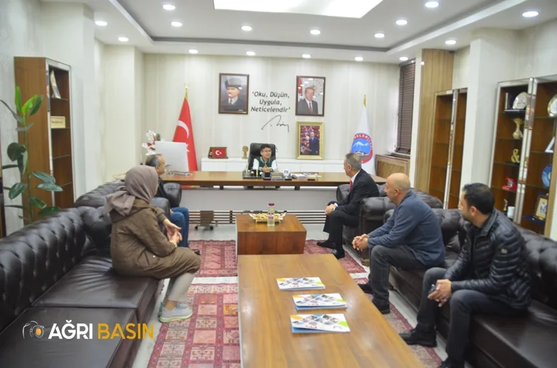 Başkan Metin Karadoğan 23 Nisan'da Makamını Öğrencilere bıraktı