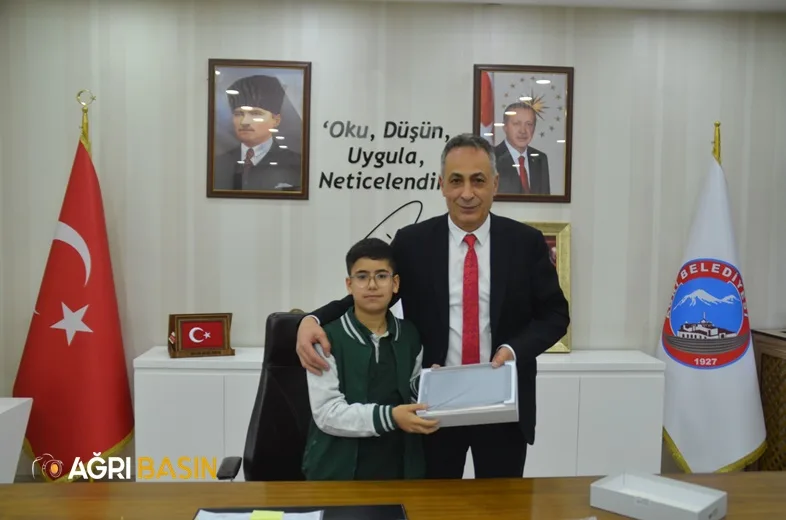 Başkan Metin Karadoğan 23 Nisan'da Makamını Öğrencilere bıraktı