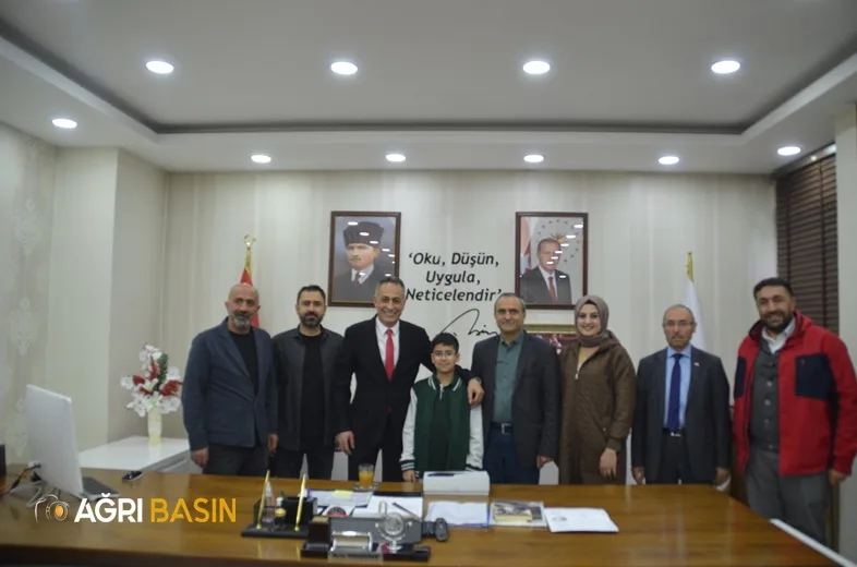 Başkan Metin Karadoğan 23 Nisan'da Makamını Öğrencilere bıraktı