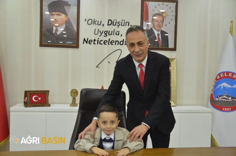 Başkan Metin Karadoğan 23 Nisan'da Makamını Öğrencilere bıraktı