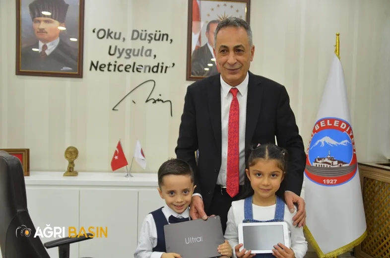 Başkan Metin Karadoğan 23 Nisan'da Makamını Öğrencilere bıraktı