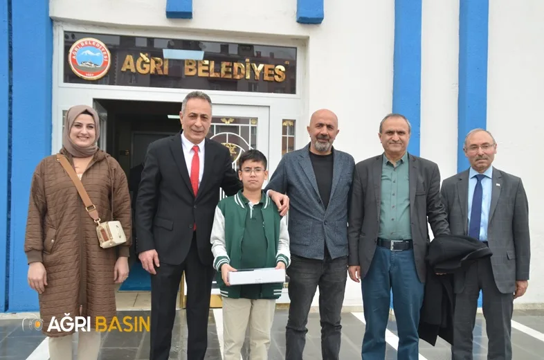 Başkan Metin Karadoğan 23 Nisan'da Makamını Öğrencilere bıraktı