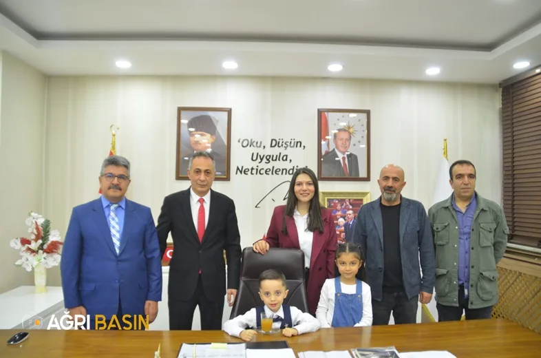 Başkan Metin Karadoğan 23 Nisan'da Makamını Öğrencilere bıraktı