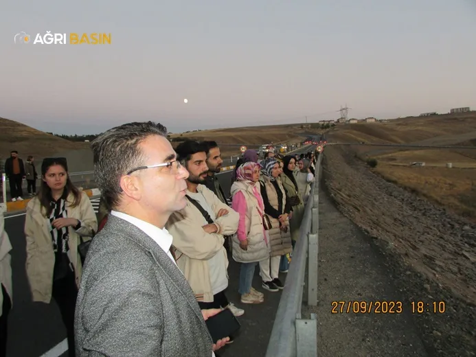 Hamur'da aday öğretmenlere seminer verildi.