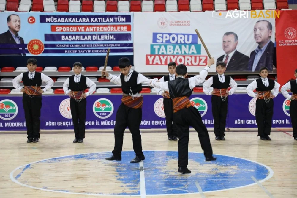 Ağrı’da Halk Oyunları Heyecanı Yaşandı