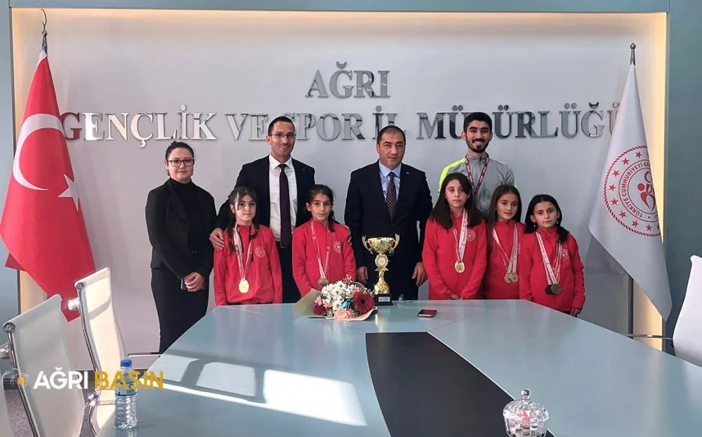 İl Müdürü Ahmet Çelebi'den Başarılı Öğrencilere Tebrik
