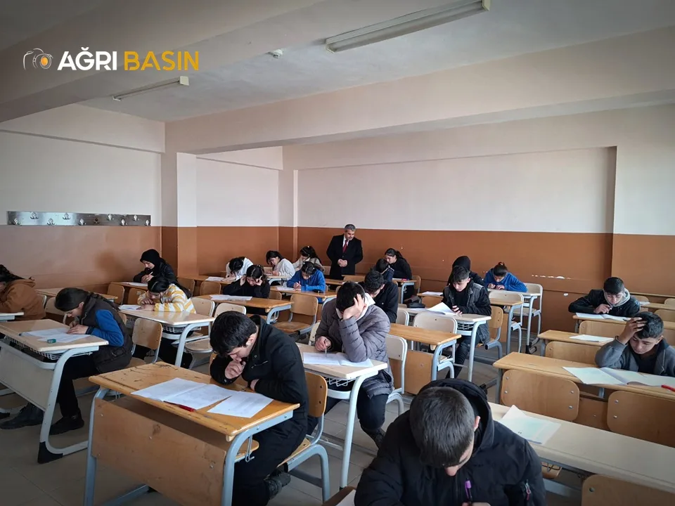 Tutak İlçe Müftülüğünden Gençlere Ödüllü Bilgi Yarışması