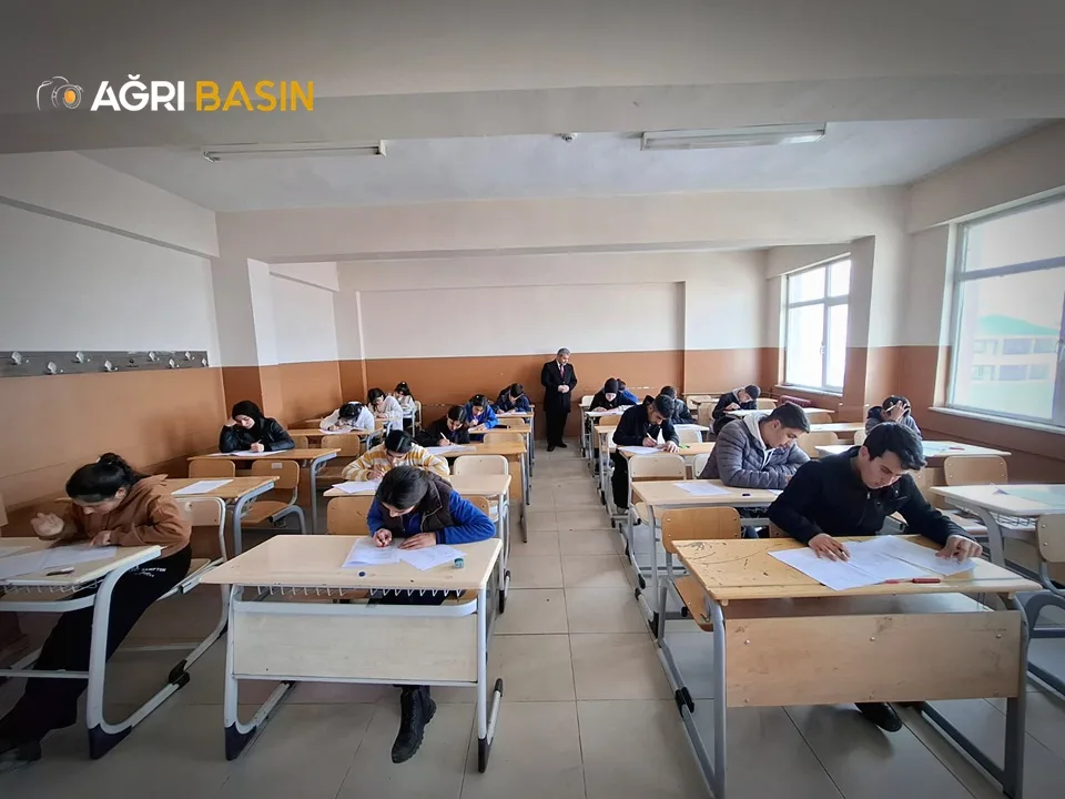 Tutak İlçe Müftülüğünden Gençlere Ödüllü Bilgi Yarışması