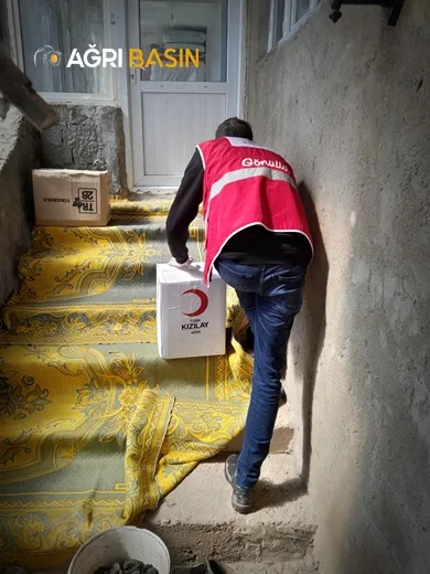 Hamur Kızılay İylik İçin Köy Köy Dolaşıyor
