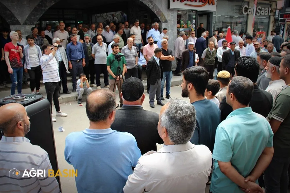Ağrı’da Leman Dergisi'ne tepki Peygambere hakarete lanet