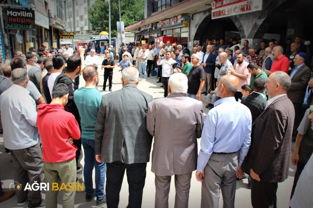 Ağrı’da Leman Dergisi'ne tepki Peygambere hakarete lanet