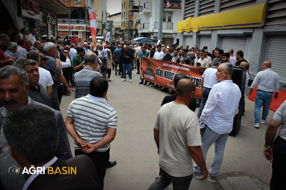 Ağrı’da Leman Dergisi'ne tepki Peygambere hakarete lanet