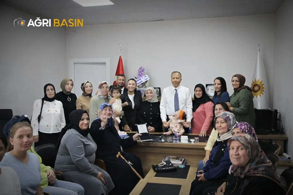 Bakan Yerlikaya'dan AK Parti Ağrı'ya Ziyaret