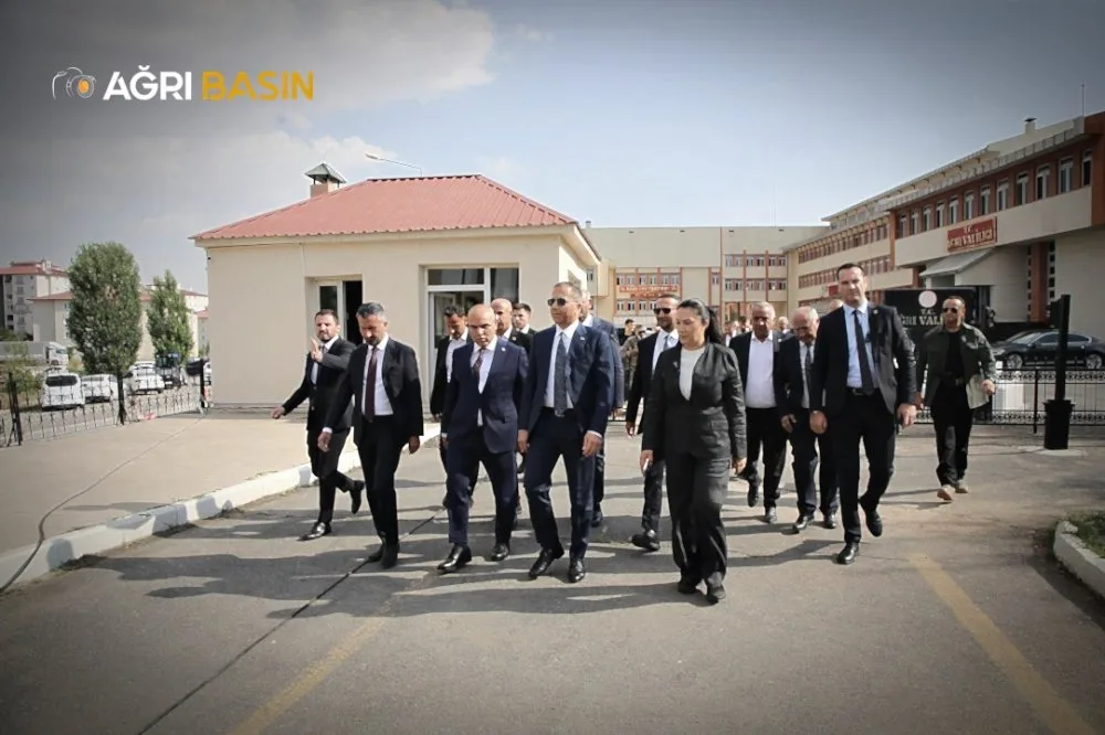 Bakan Yerlikaya'dan AK Parti Ağrı'ya Ziyaret