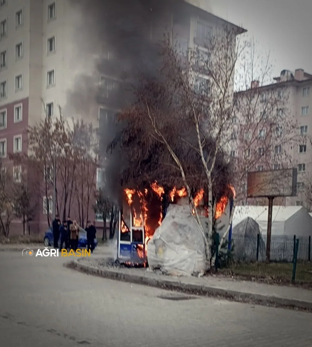 Ağrı’da Ekmek Büfesinde Korkutan Yangın