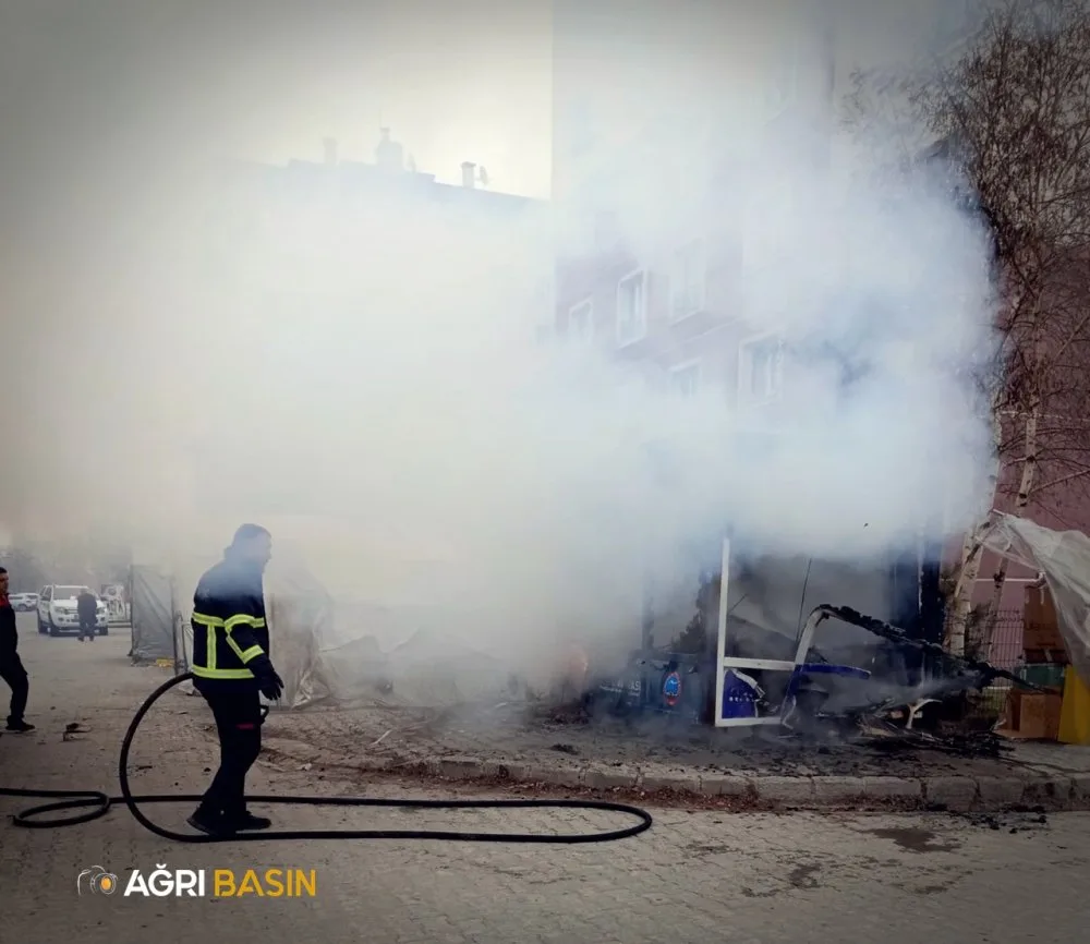 Ağrı’da Ekmek Büfesinde Korkutan Yangın