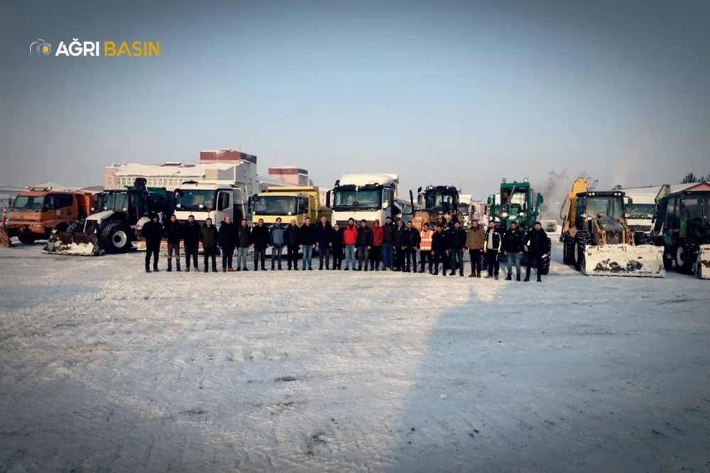 Ağrı’da 90 Okul ve Kamu Kurumunda Kar Mesaisi