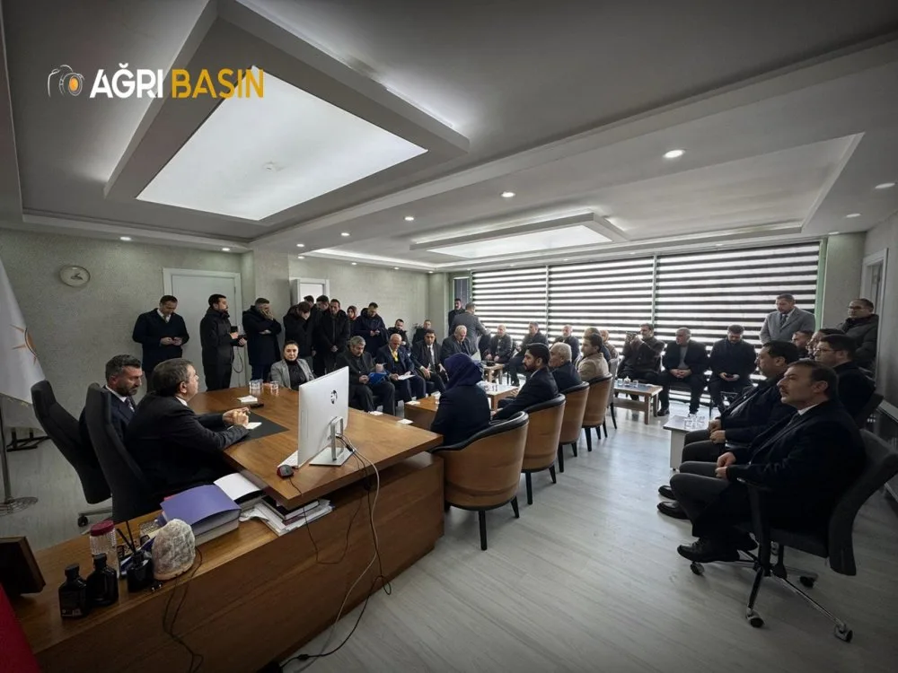 Yusuf Tekin AK Parti Ağrı İl Başkanlığını Ziyaret etti